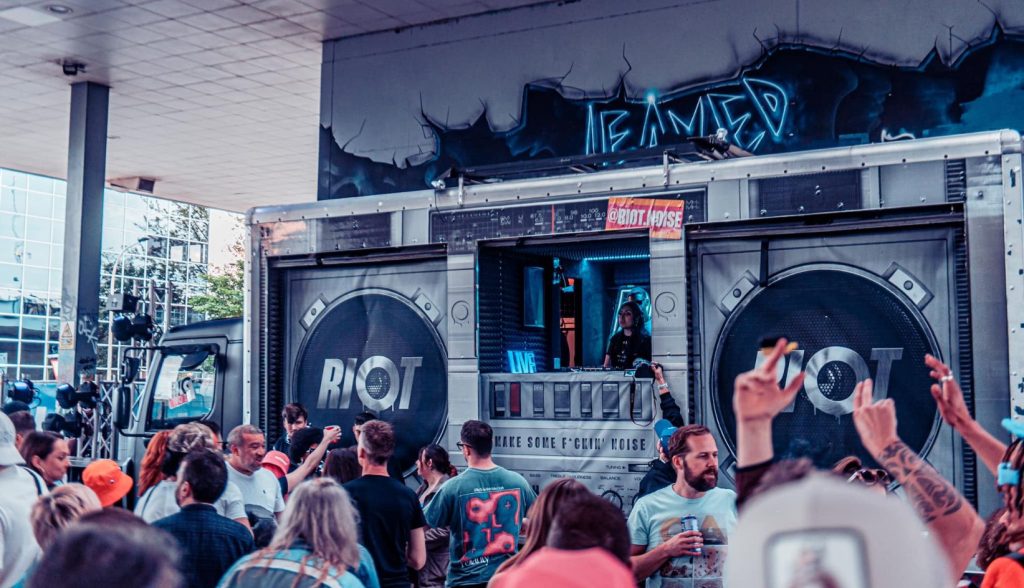 Riot Noise Van